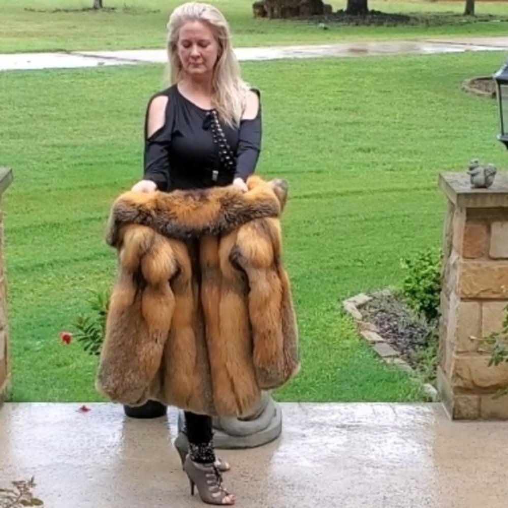 Amazing Parisian Red Fox Fur Coat - Picture 11 of 16